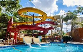 Golden Dolphin Grand Hotel-Apt 2quartos,frente piscina,com lençóis,fronhas,toalhas de rosto, piso e material básico de higiene inclusos - Até 7 hóspedes mais uma criança de até 5 anos